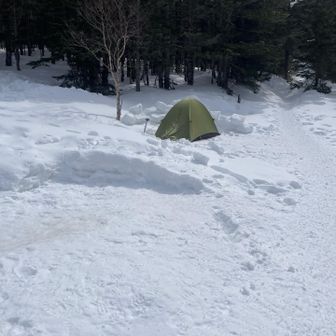 昼過ぎみな撤収して私のテントだけになってました
横になって休憩後、撤収して下山
