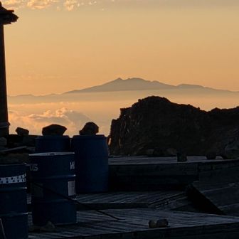 白山は夕陽の中 まさに西方浄土のよう。