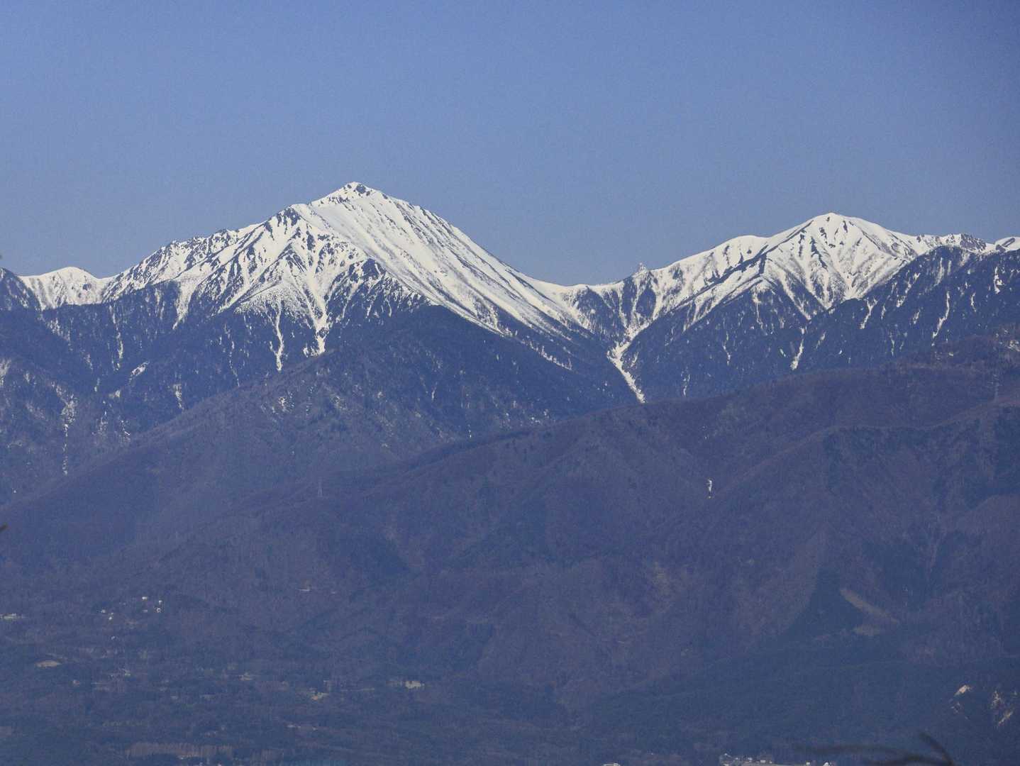 わ～、朝よりクッキリしてきた😆
常念と横通岳の間の白い「く」の真上くらいに槍ヶ岳が見えるの分かります？
写真で見て後から気づいた🤣