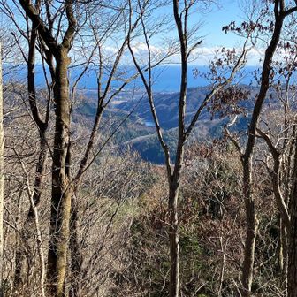 七つ岩からの眺望。
眼下には､花貫ダムが