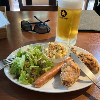Morgenroteのハイカーセットは好いですね、確か14:00～の提供ですがランチタイムでも無理を云って出してもらってました（チップを付けて）。