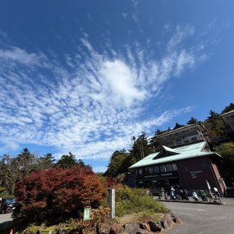 土小屋の紅葉もきれいです🍁