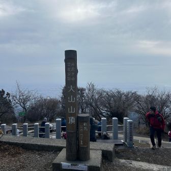 午前は曇り
午後からは青空広がってました。
なによりもこの日は風が強かった。