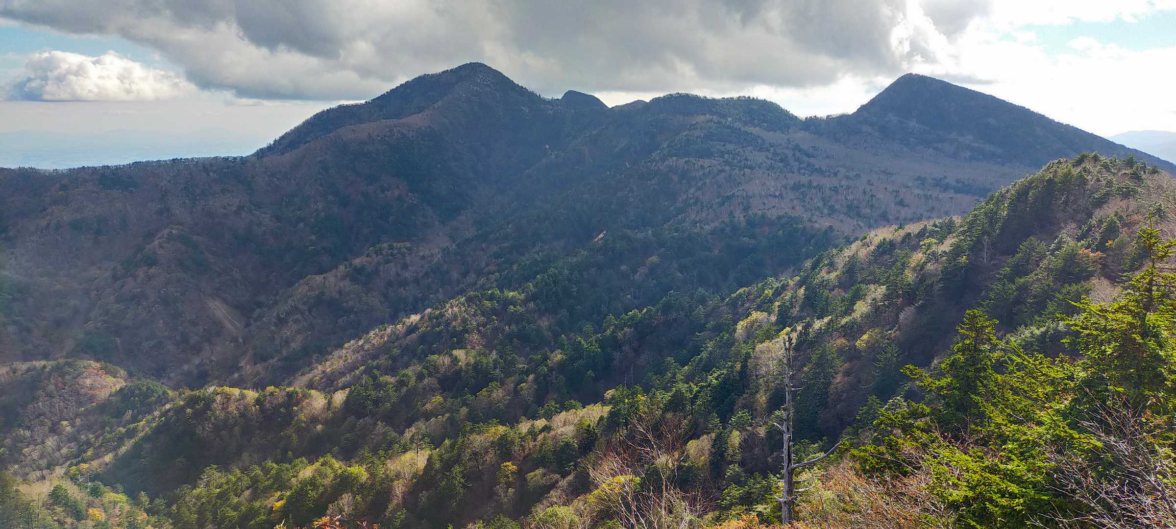 見納め
釈迦ケ岳と鶏頂山
中央の稜線を歩いてきました(^_^)/