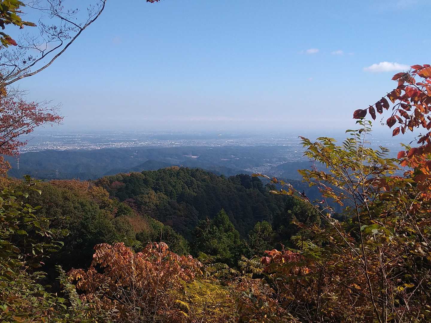山頂の少し手前。
このコースで１番に展望が良い所。