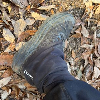 本日はHOKAのローカット「スケープゴート6GTX🥾」
そこに「欧州のユニクロ」ことデカトロンのショートゲーターを組み合わせました
これ…メチャ良いです(`･ω･´) ｷﾘｯ