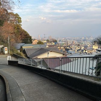 下山。海と山が近く、良い街だな神戸！