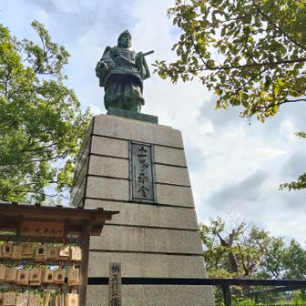 行くか迷ったけど、一応飯盛山まで登りました。