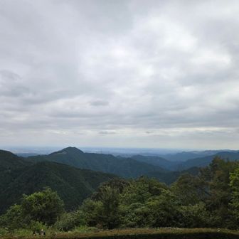 長尾平からの眺め。ちょい雲多め