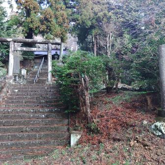 諏訪神社　右奥にトイレ有り