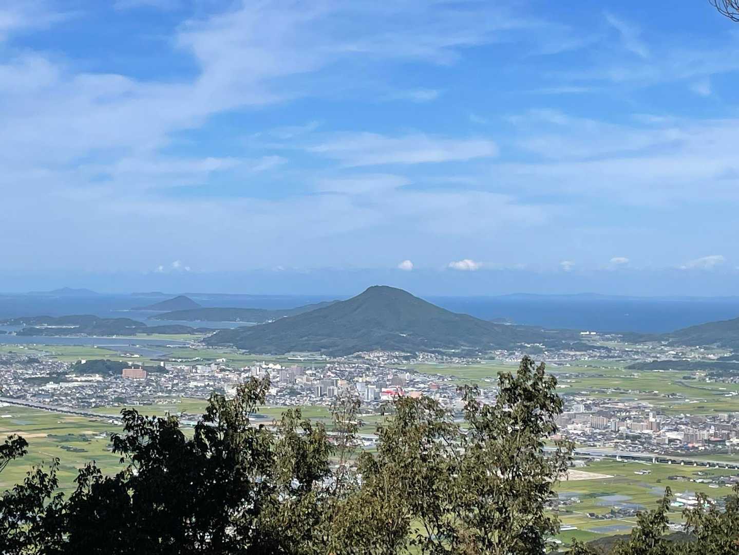 可也山やー‼︎
高祖山山頂からこんなにすばらしい可也山が拝めるとは！
