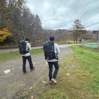 新道側🅿️に🚙で、旧道に向かいます🚩🚩🚩
芦別は2年ぶり3回目かな😊

双子のようだ🐶🐰