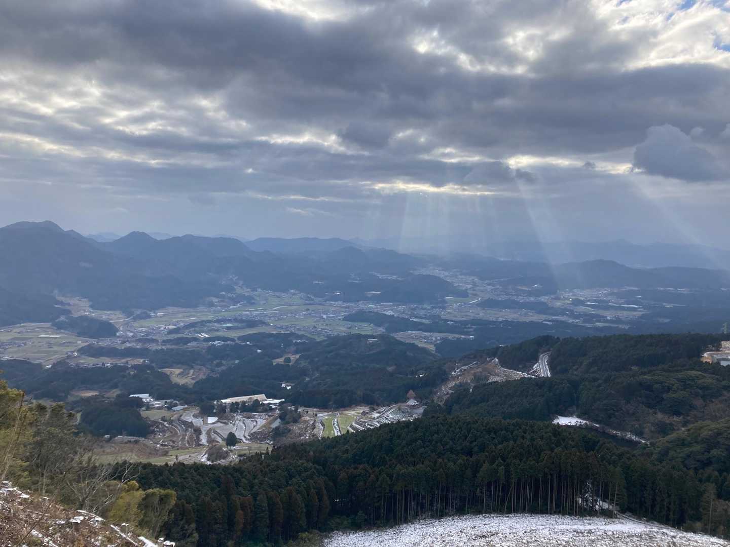 黒髪山系の山々が良く見える