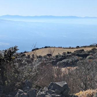 先ほどいた女岳近くの展望所かな？