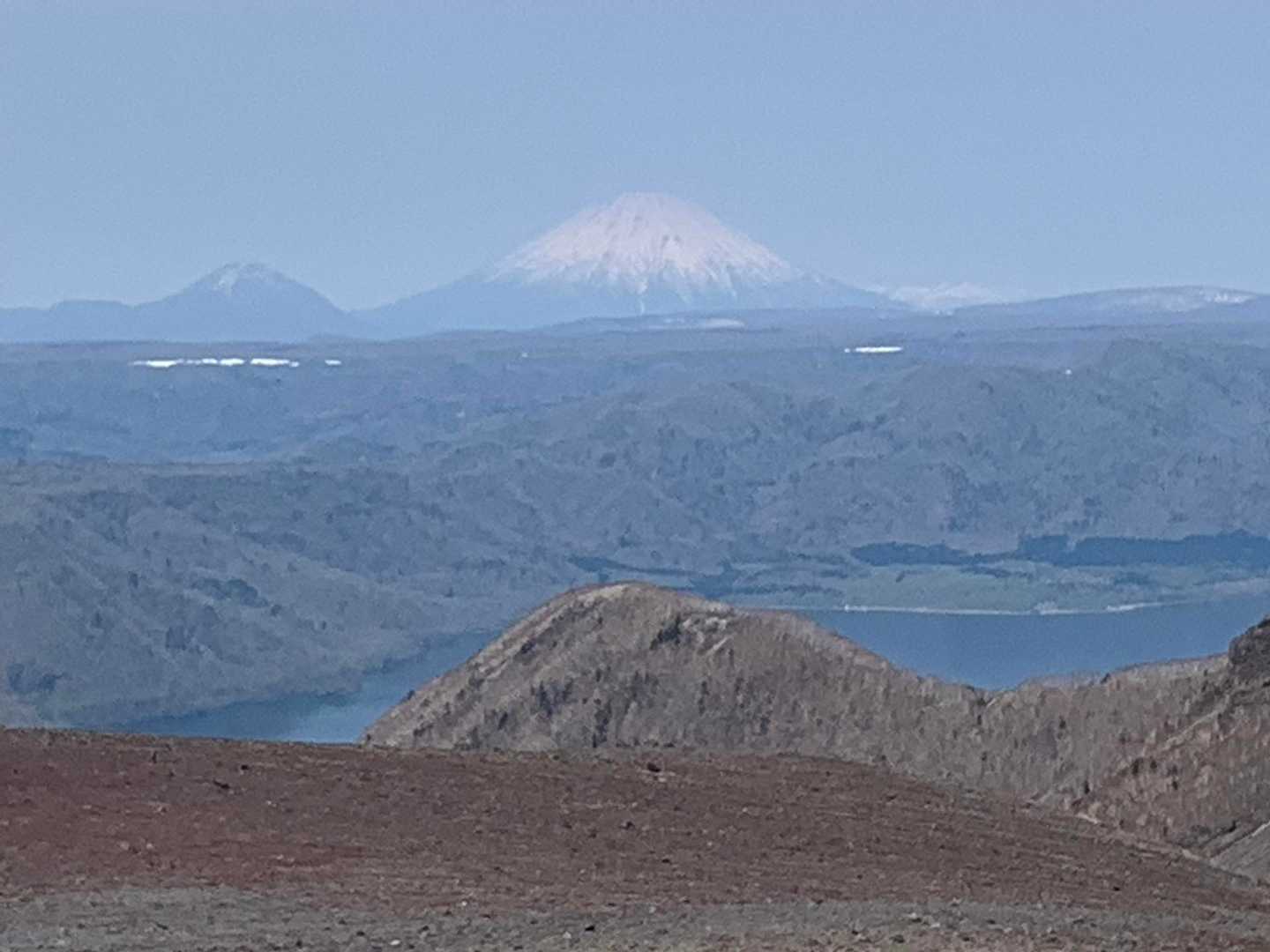 羊蹄山と支笏湖