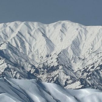 ニ王子岳とアゴク尾根。