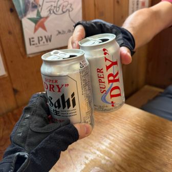 お疲れ乾杯🍻
そして何気に南尖峰でYAMAP300座に到達！
格別でした〜😋沁みたー😁

この後、広いお部屋で入念にストレッチ
山の上でこのゆったりした時間。贅沢を味わう