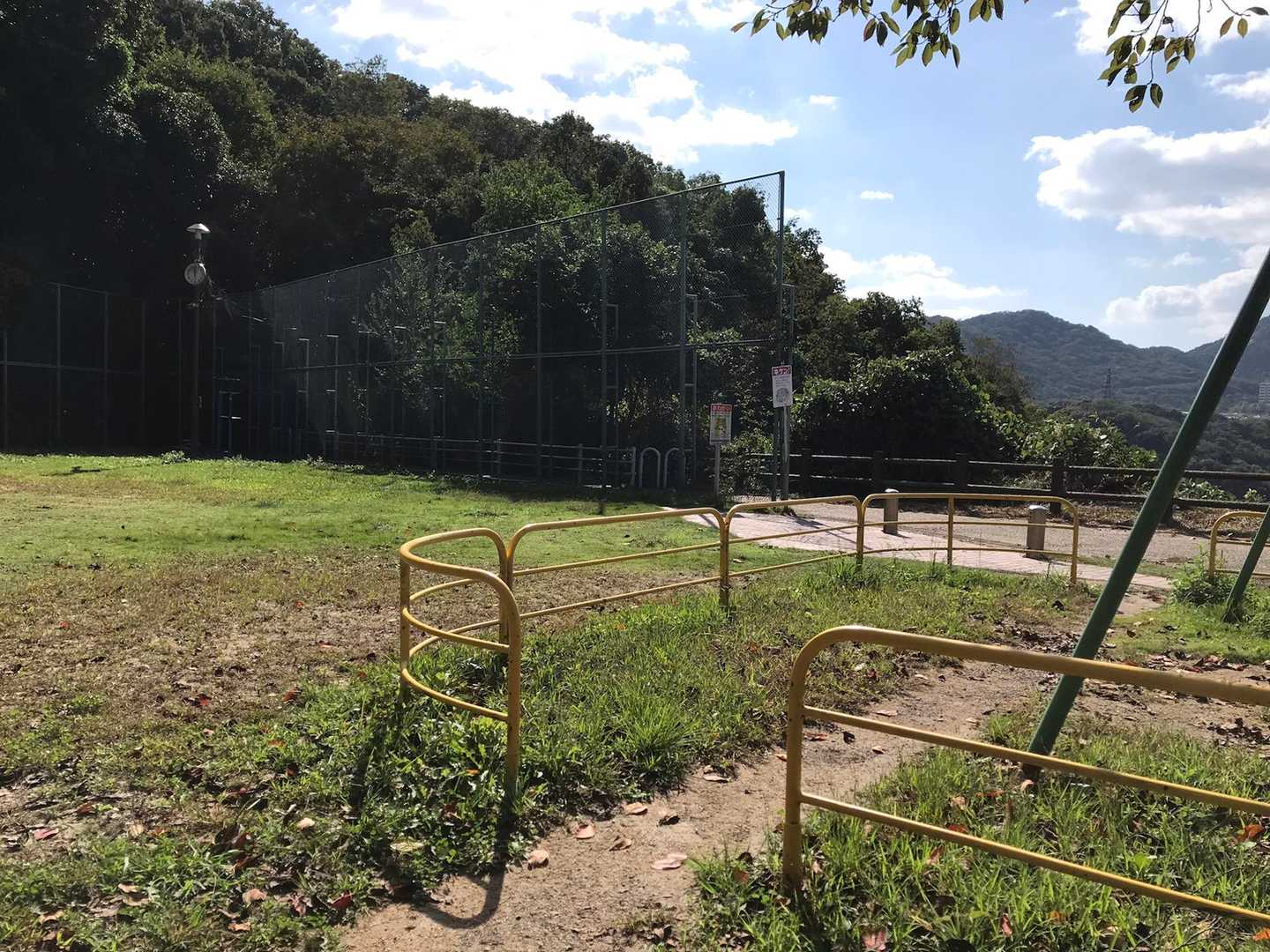東山からてくてく歩いて、高取山登山口の公園でちょい休憩