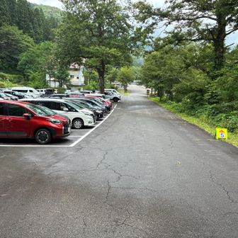 途中から雨も完全に止んだけどカッパ脱ぐのが面倒くさいのでそのままで走って市ノ瀬に到着。
服と靴の中がグシュグシュで気持ち悪いけど、なんとか無事下山😅
お疲れ様でした❗️
