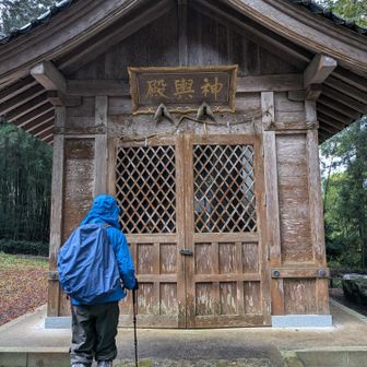 ここにはお祭りで使われる神輿が納められています～