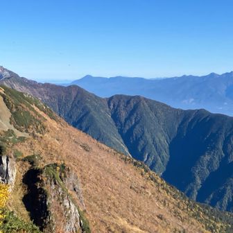甲斐駒と八ヶ岳連峰✨　右端のピークは赤岳

