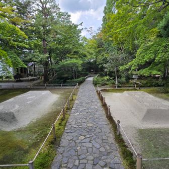 白砂壇には水流の紋様が描かれていました
描かれる紋様は季節ごとに変わります