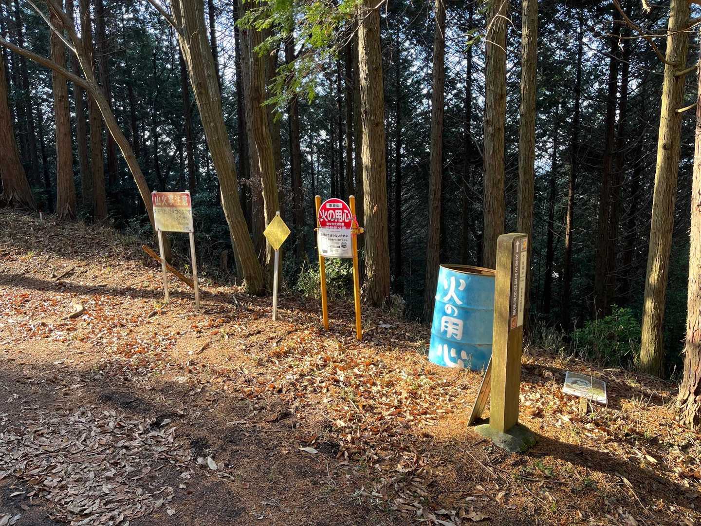 稜線出てきました🙋🏻‍♂️
左:男山⛰️(かがいの広場)
右:女山⛰️(ふれあい広場) 山頂

まずは男山から🚶🏻‍♂️