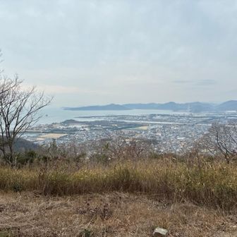 先ほどの唐船山や歩いてきた千種川沿いの道が見える