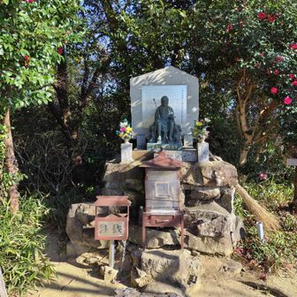 砥神山東峰　
役行者様が祀られてました。