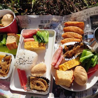 今日のランチは
3人の持ち寄りご馳走です