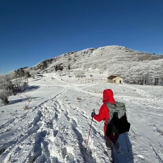 人も少なくなった明神平は少し静かに
