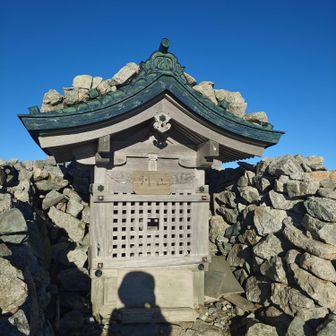 別山到着。此処からは剱岳が真正面。