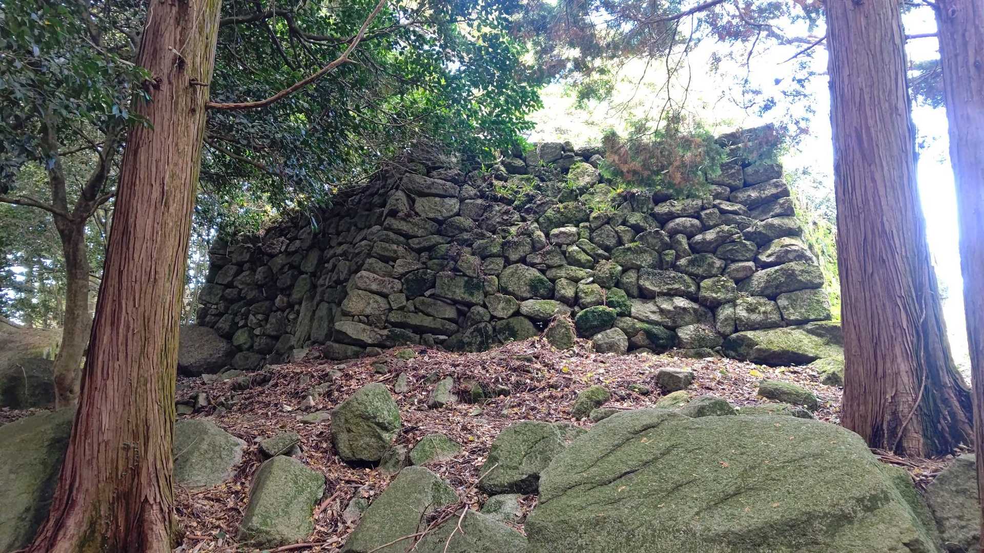 不等辺多角形の天守台
