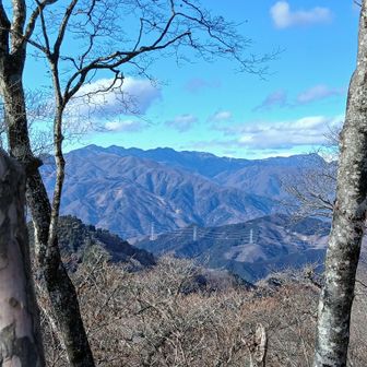 また袈裟丸山と皇海山