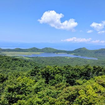 猫岩から見る雄国沼