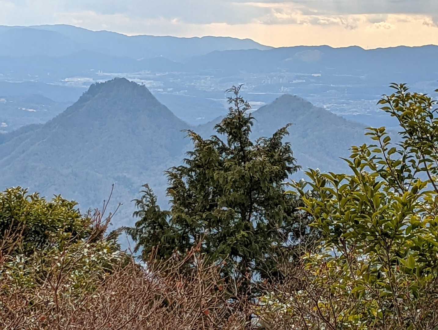 眺望開けてます🌟
手前の小さいコブ2つの山がかわいいね～