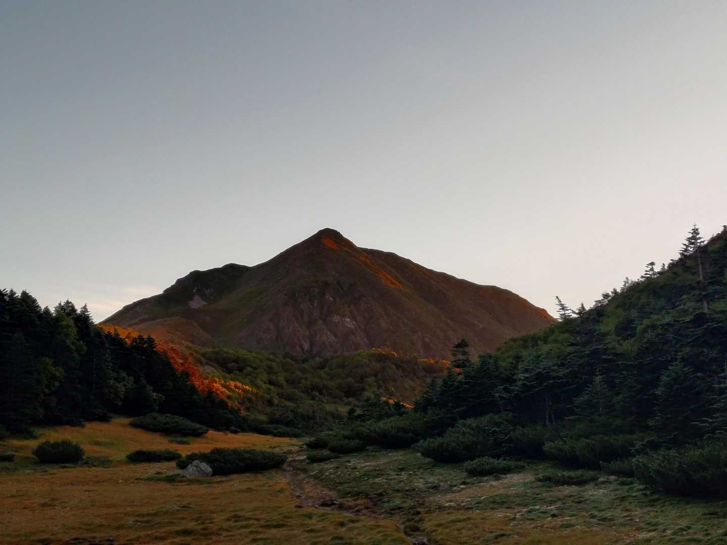 赤く🔴染まる上河内岳⛰️