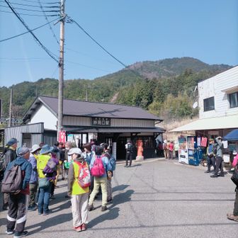 たくさんのハイカーさん。
おかげで乗り換えも迷いませんでした😅