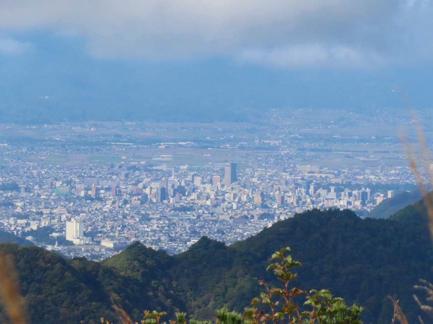 YAMAGATA CITY 🏢
奥の朝日連峰は残念ながら見えません😂