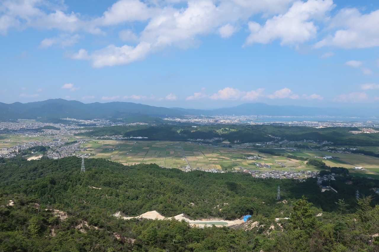 もう稲刈りしてるのね〜
雲の影が好きです