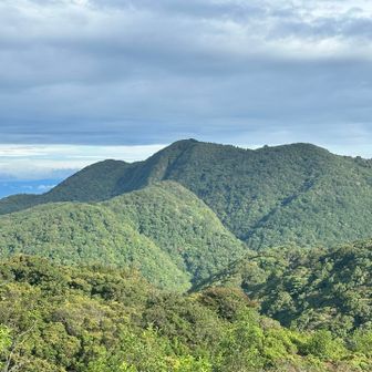 笙ヶ岳を望む