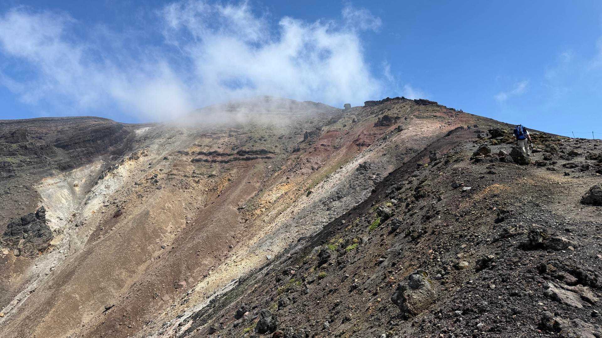 そして、今日が登山初の仲間を励まし続けます。
