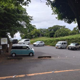 駐車場
結構、車が停まっていました。
皆さん山行中でしょうか？