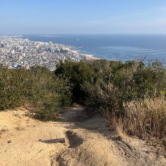 須磨駅に向かいます。見るからに滑りやすそう