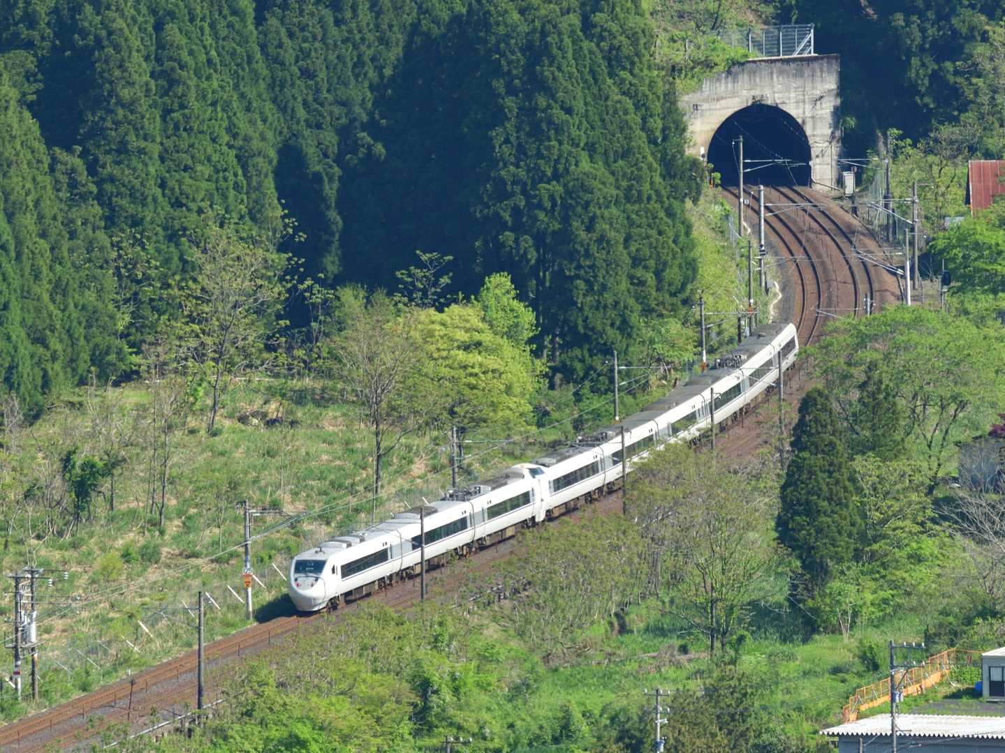 重い三脚担いで、