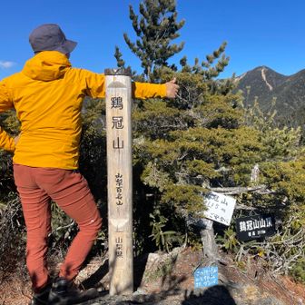 ようやく 無事登頂🙌ヘトヘトです。
でもまだこの先が…
