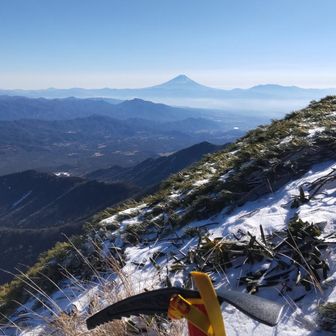 ピッケルと富士山