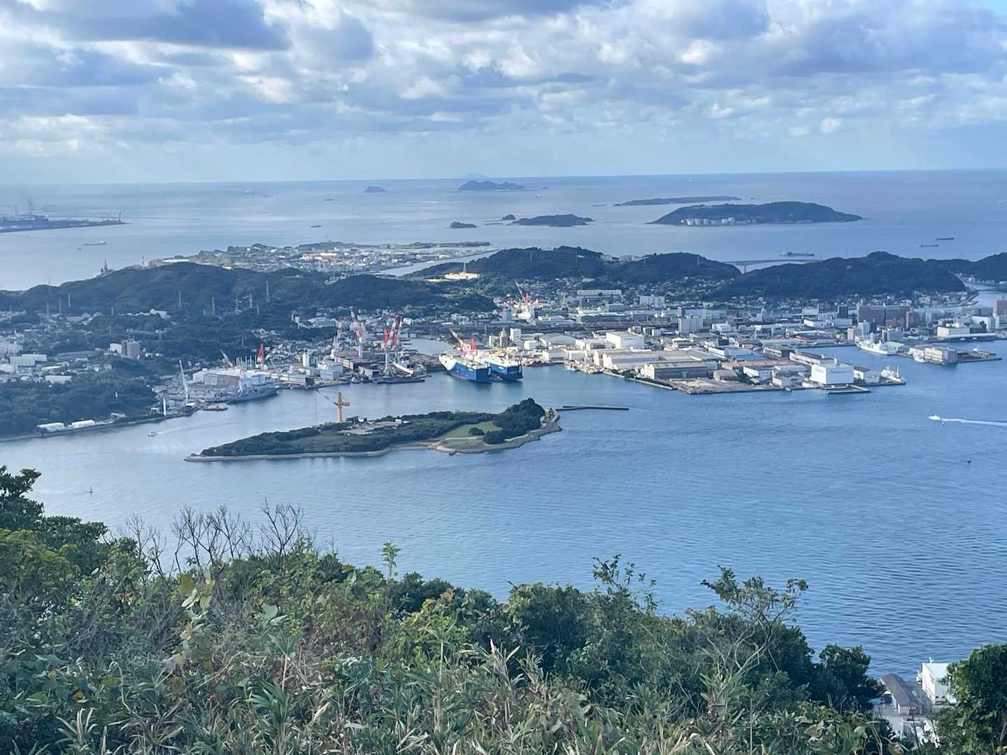 海峡のど真ん中にある島は…🏝️かの有名な宮本武蔵と佐々木小次郎⚔️の決戦の舞台となった「巌流島🏝️」
ここも船🚢で渡ることが出来ます。👍