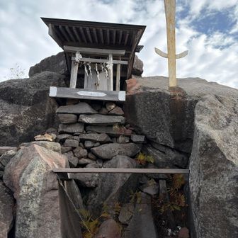 高峰⛩️に
ナムナム🙏
今日も無事下山出来ますよう
