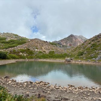 血の池と御前峰
